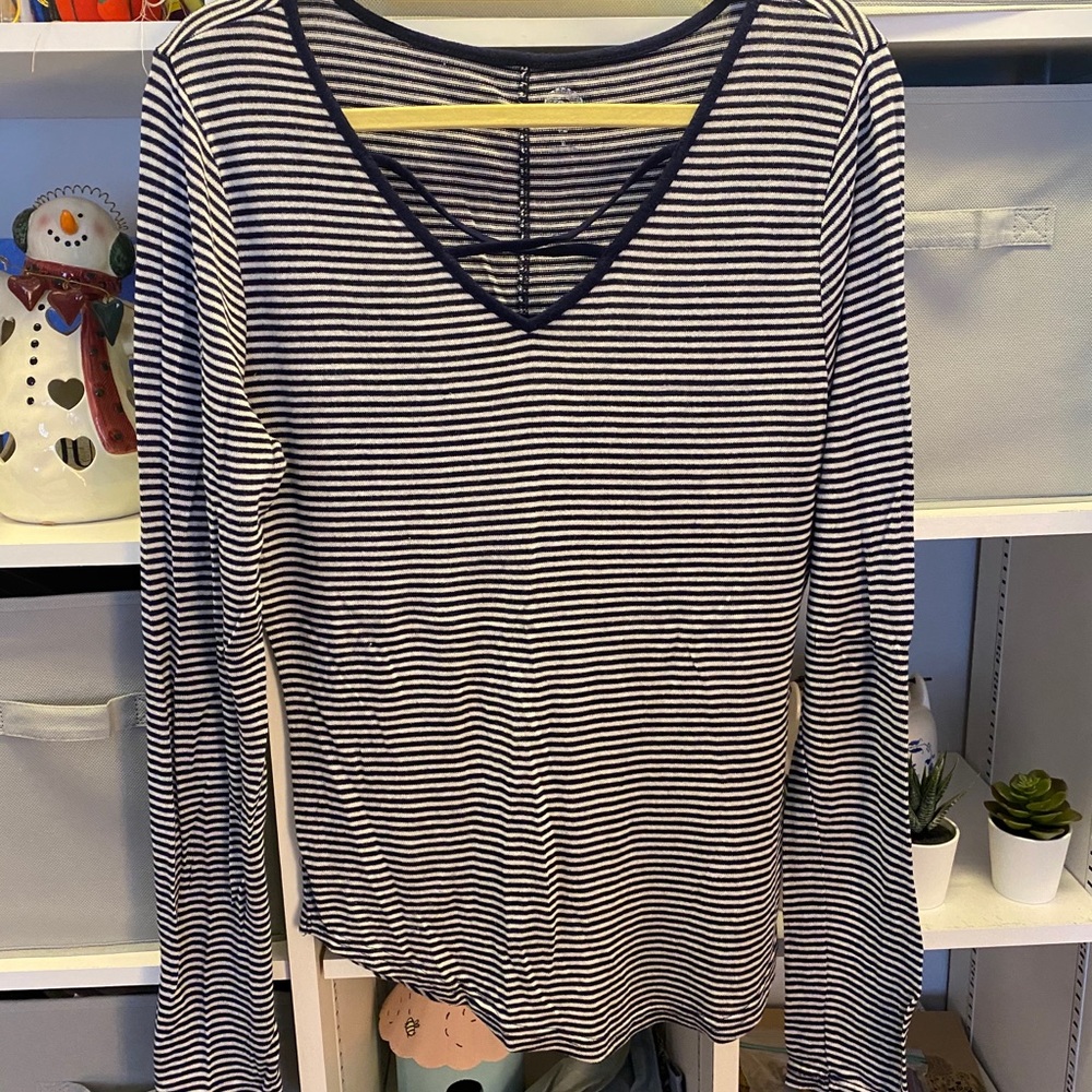 Cross front tee